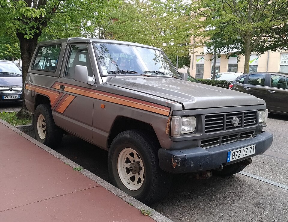    Начиная с 3 поколения, производство Nissan Patrol перенесли в Европу.Guillaume Vachey - Wikimedia Commons