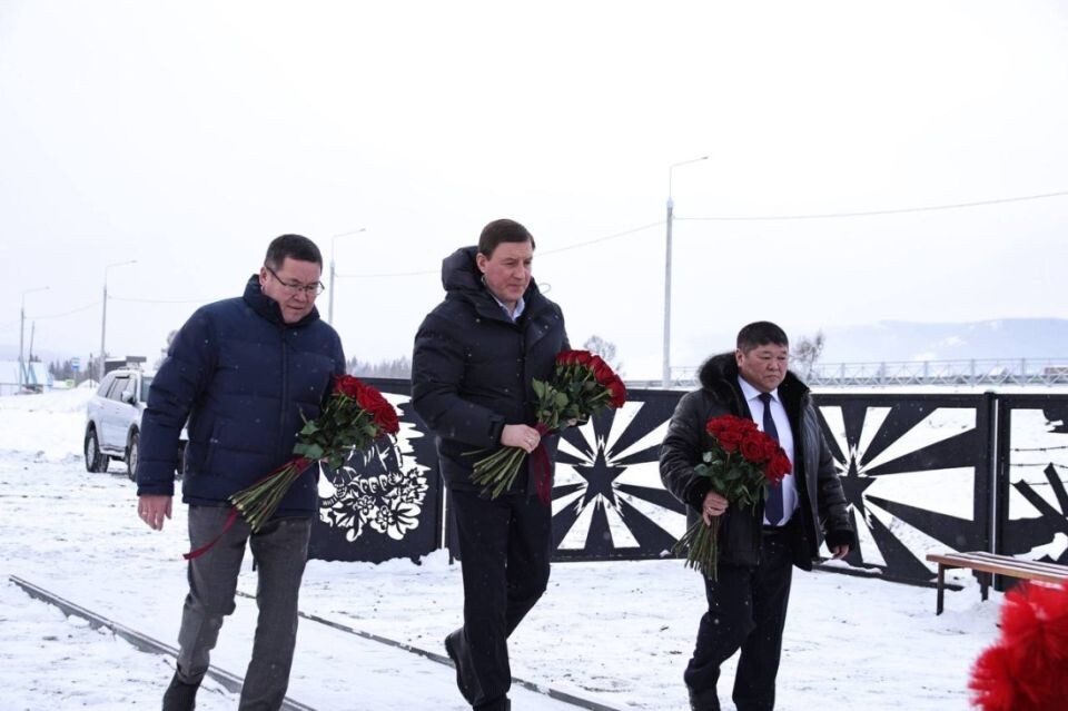    Андрей Турчак почтил память погибших бойцов СВО в Улагане. Источник: altai-republic.ru