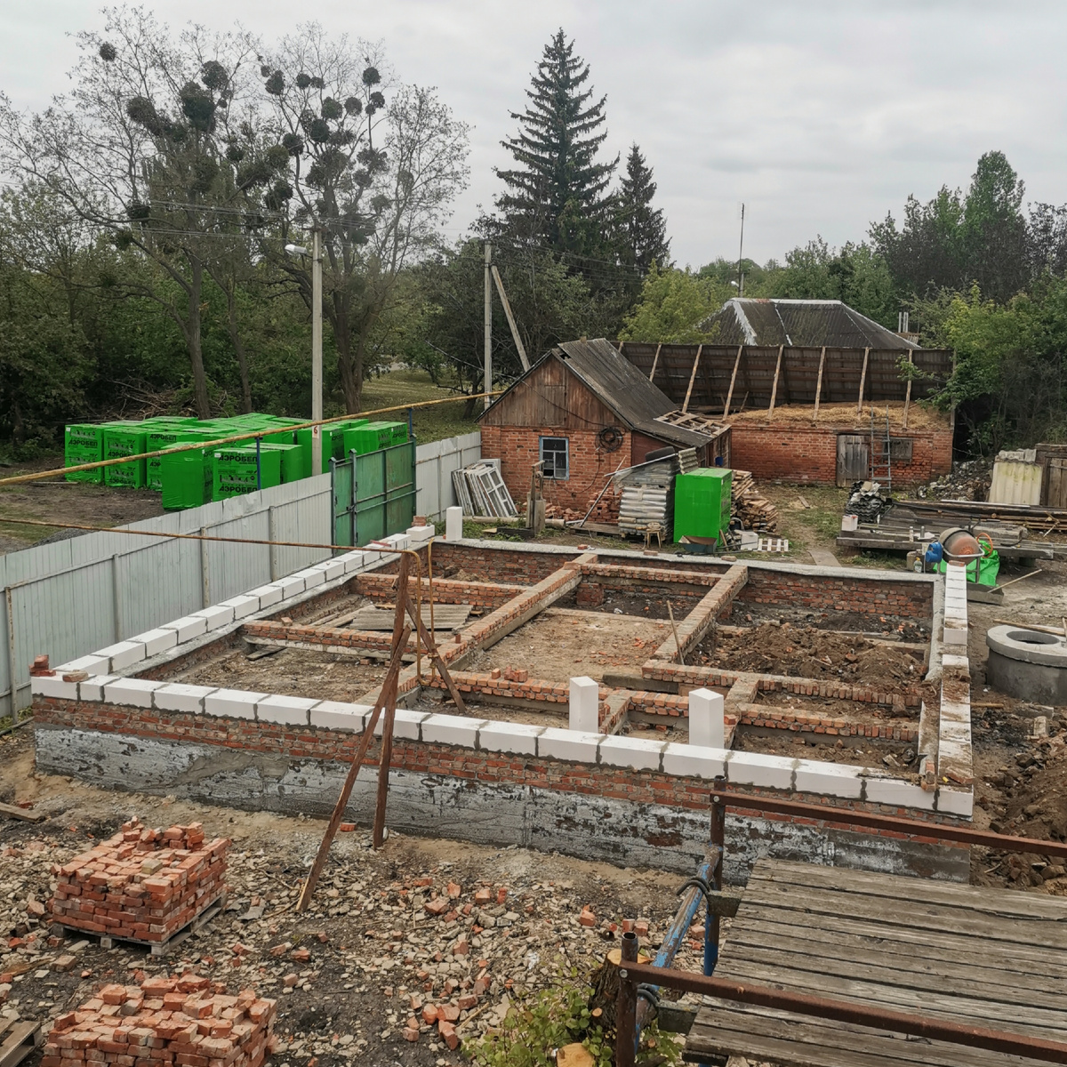 Почему происходит деформация фундамента и как это устранить