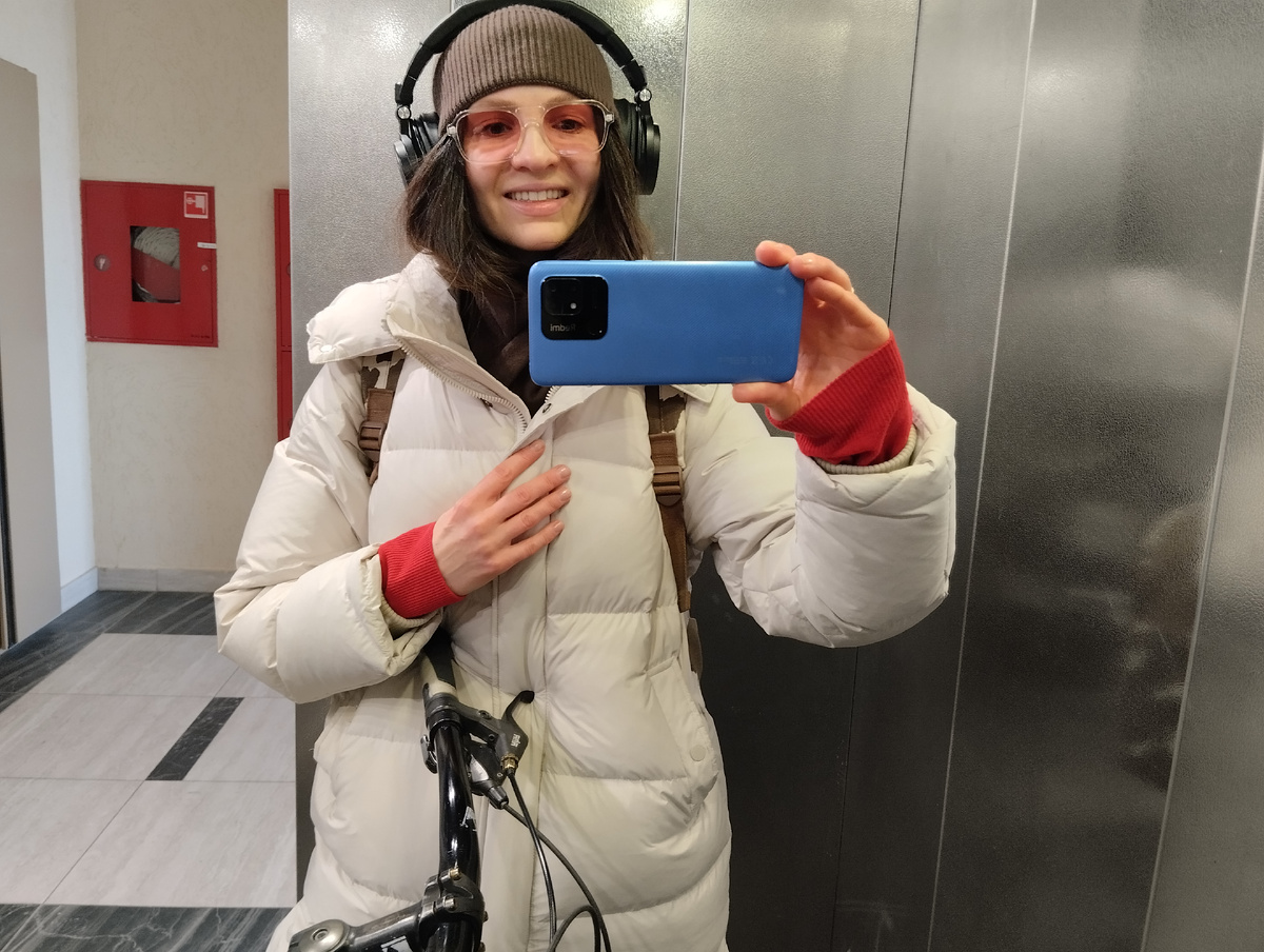 Демонстрируются красные руки (о чём ныла в прошлой статье), ну так я ж на велосипеде. 