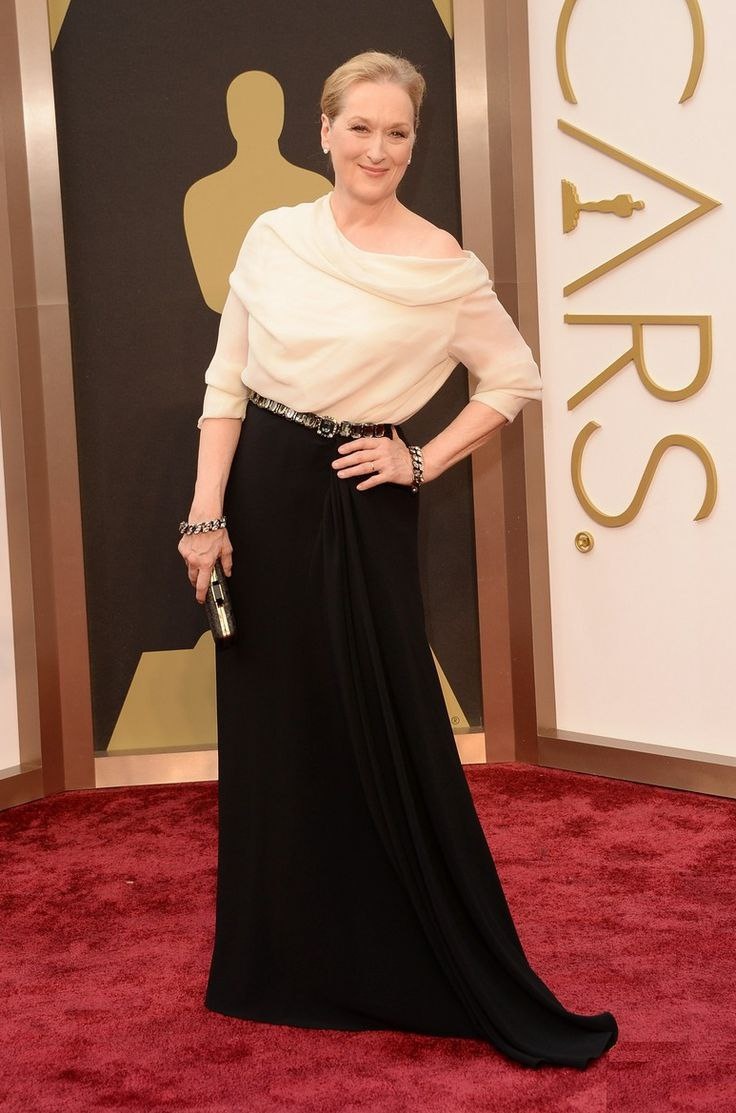 Мерил Стрип, фото из сети. Мягкий и струящийся верх в сочетании с правильным силуэтом и аксессуарами.