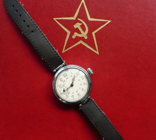 Советские военные часы: как выглядел подарок защитнику раньше