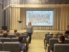    В школе №5 имени Платова "Наша газета"