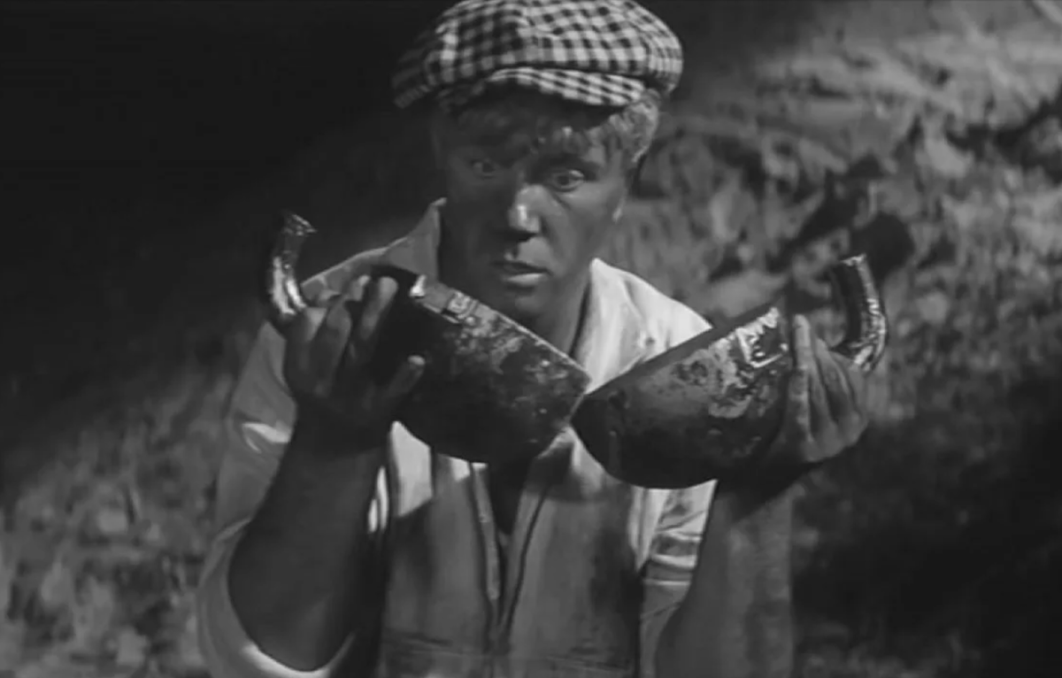 Кадр из фильма Михаила Швейцера "Золотой Теленок"