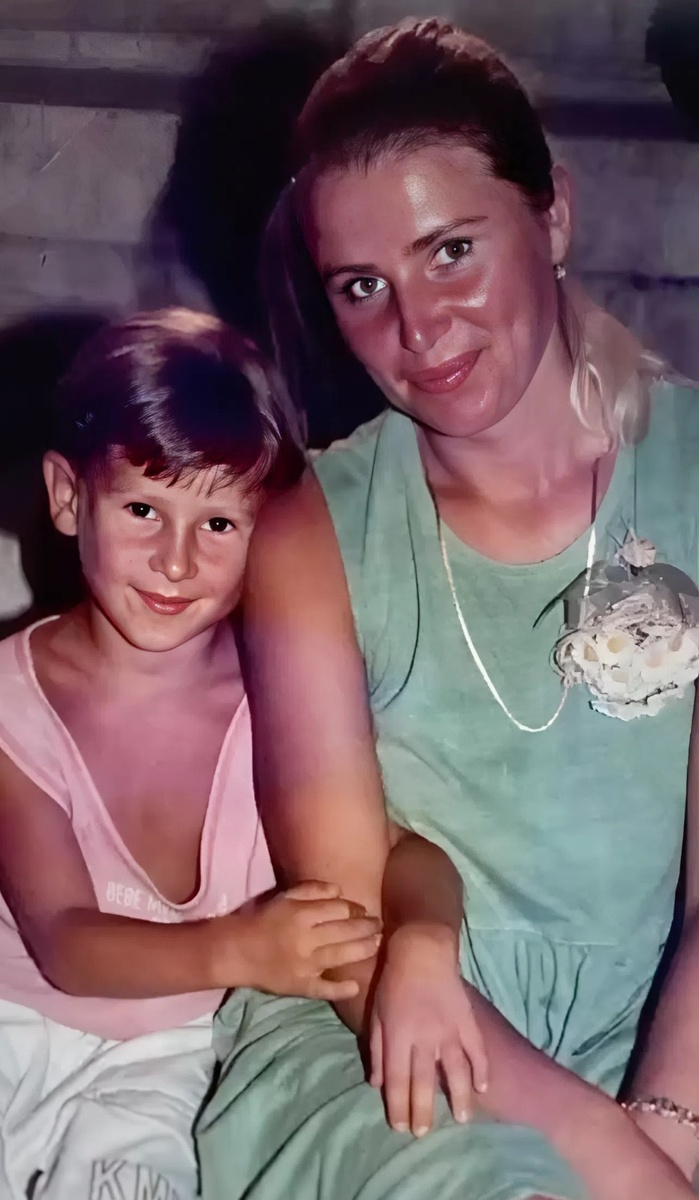    Лилия Рах с сыном в молодые годы