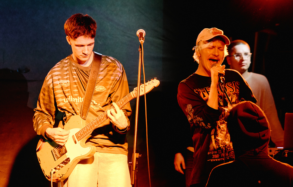    Кадр из фильма "Здесь был Юра"  Вольга