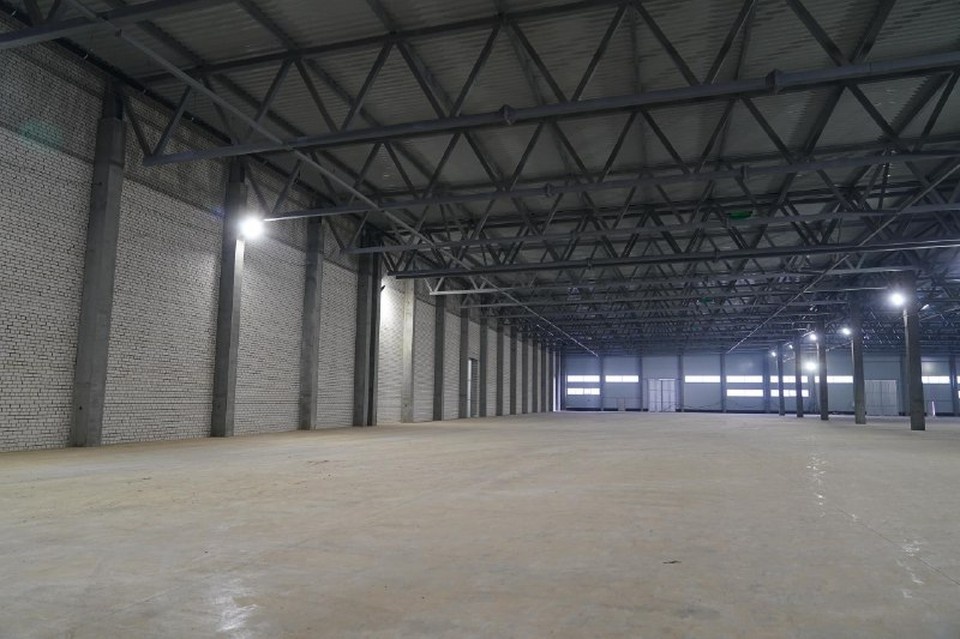    Готовность основного цеха строящегося деревообрабатывающего комбината в Кузбассе превышает 54%.