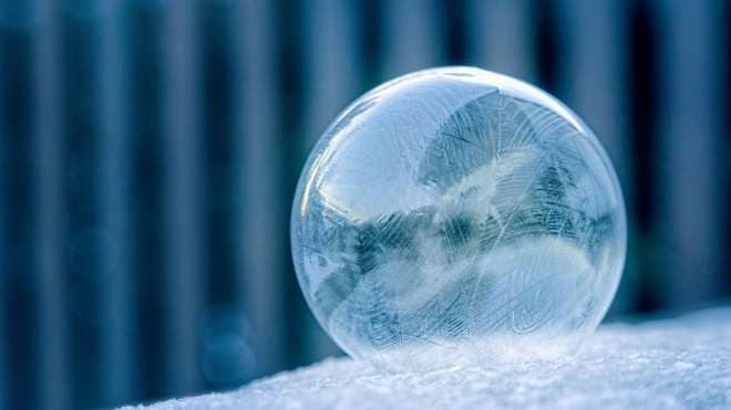 Фото: https://ru.freepik.com/free-photo/photo-clear-glass-ball_12685787.htm#