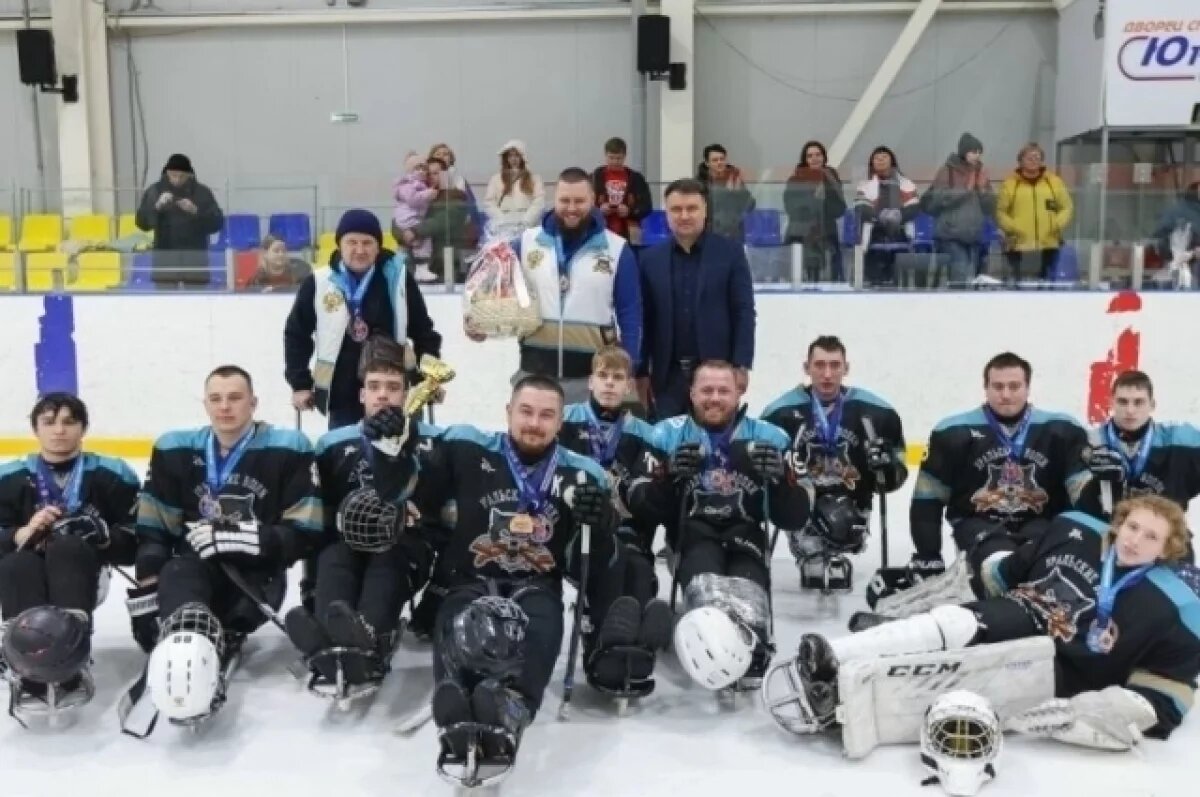    Паслер подарил уральским спортсменам билеты на Фонбет матч звезд КХЛ