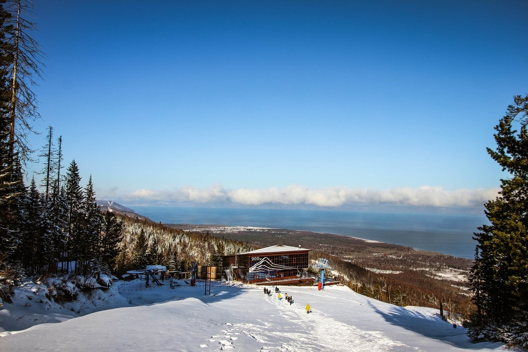 Кафе "Высота" и вид на Байкал. Фото: instagram.com/gorasobolinaya