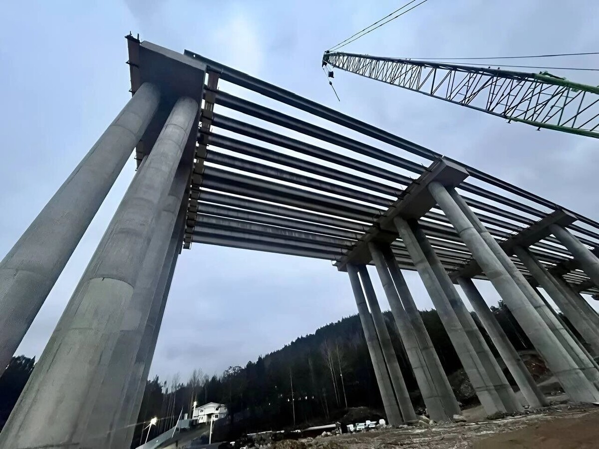    Опоры и пролеты на мегаэстакаде через реку Сим уже готовы   https://t.me/dortransstroy