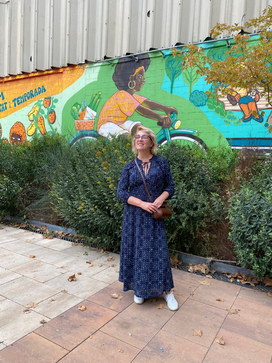 Это я счастливая на улицах Барселоны. 