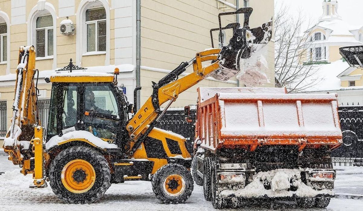     Уборка снега. Источник: mos ru Автор фото: Пресс-служба Мэра и Правительства Москвы