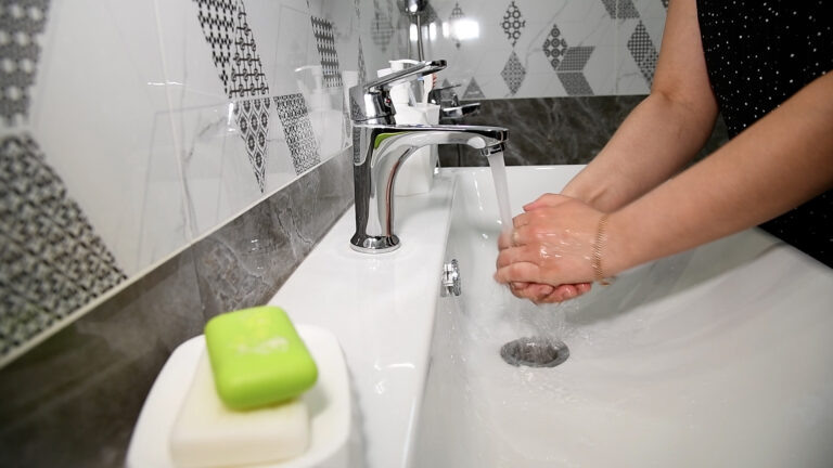 Волгоградцы узнали, какие полезные привычки помогут избежать заражения ОРВИ