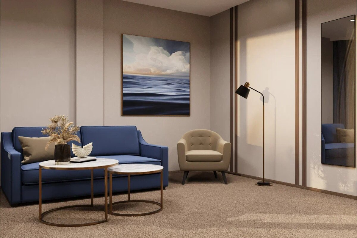 универсальные древесные бежевые тона в сочетании с оттенками синего: от нежно-голубого до глубокого морского