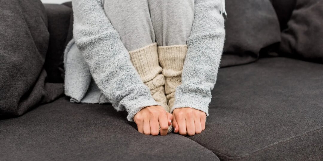 Почему мерзнут ноги и руки даже в тепле: разбираемся с причинами