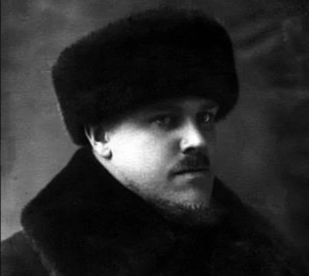 Он же в начале 30-х годов, когда был пик его кипучей деятельности.