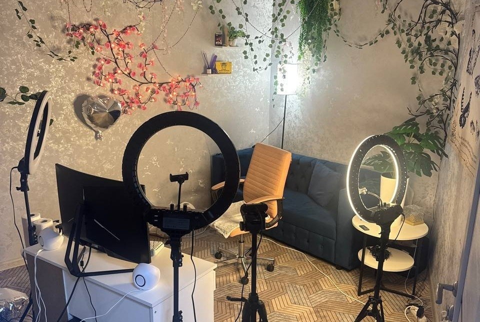    В Екатеринбурге накрыли одну из крупнейших вебкам-студий. Фото: Дмитрий Чукреев