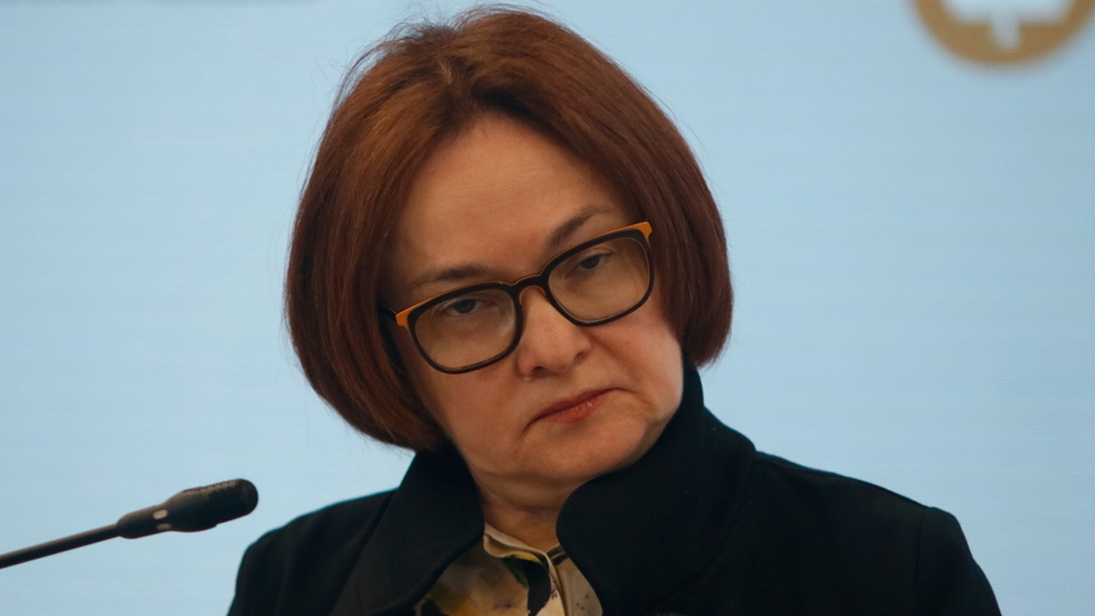 Почему банки усилили проверки именно для пожилых клиентов?