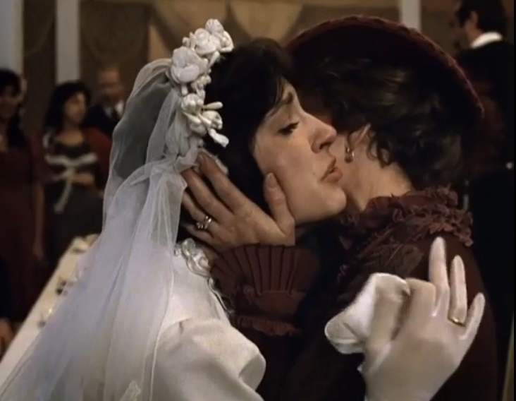 Кадр из фильма «Жестоком романсе» (1984). Скриншот.