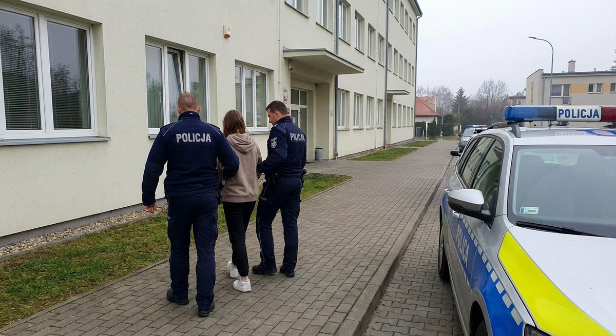 Девушка заявляет, что её обманули мошенники, и она была вынуждена прибегнуть к крайним мерам.Изображение: ИИ Nano Banana