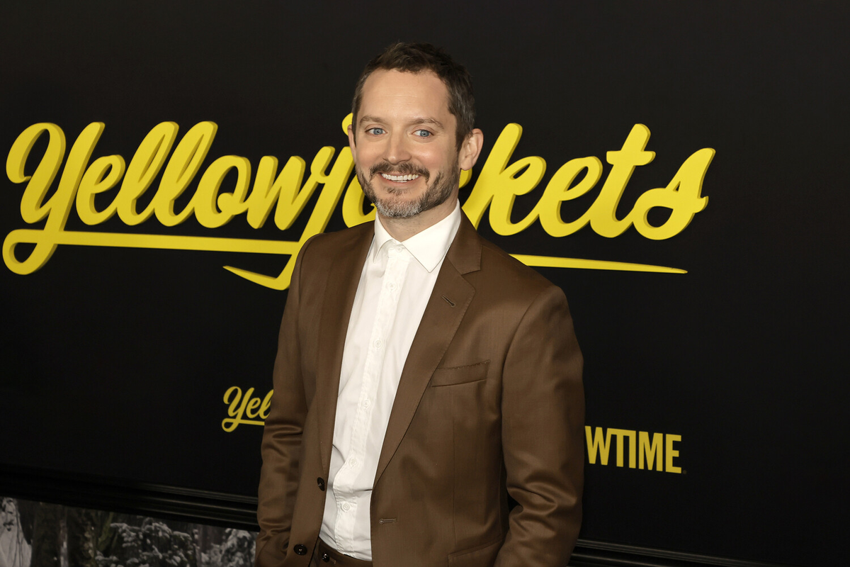 Актер Элайджа Вуд во время мировой премьеры второго сезона сериала «Желтые жакеты» в кинотеатре TCL Chinese Theatre в Голливуде, Калифорния, США, 22 марта 2023 года ©Kevin Winter/Getty Images