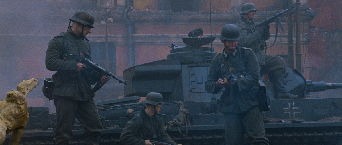 Типичные немцы с MP 40 в фильме «Враг у Ворот»