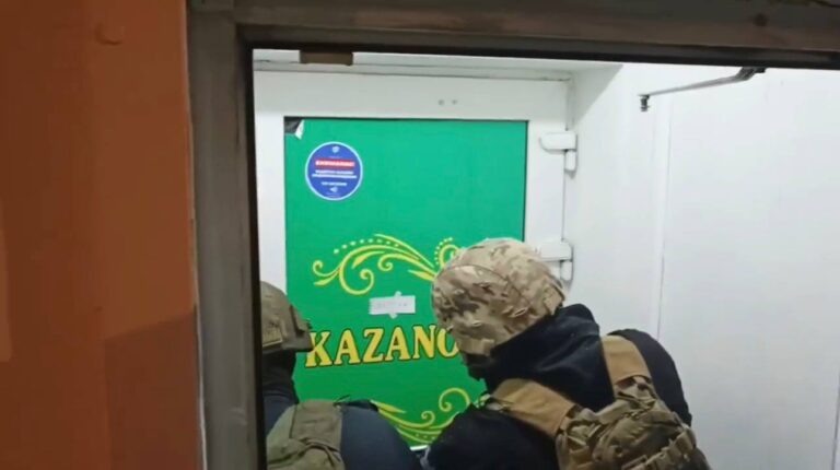    В Оренбурге женщина пять часов удерживала контролёров в магазине Оренбуржье