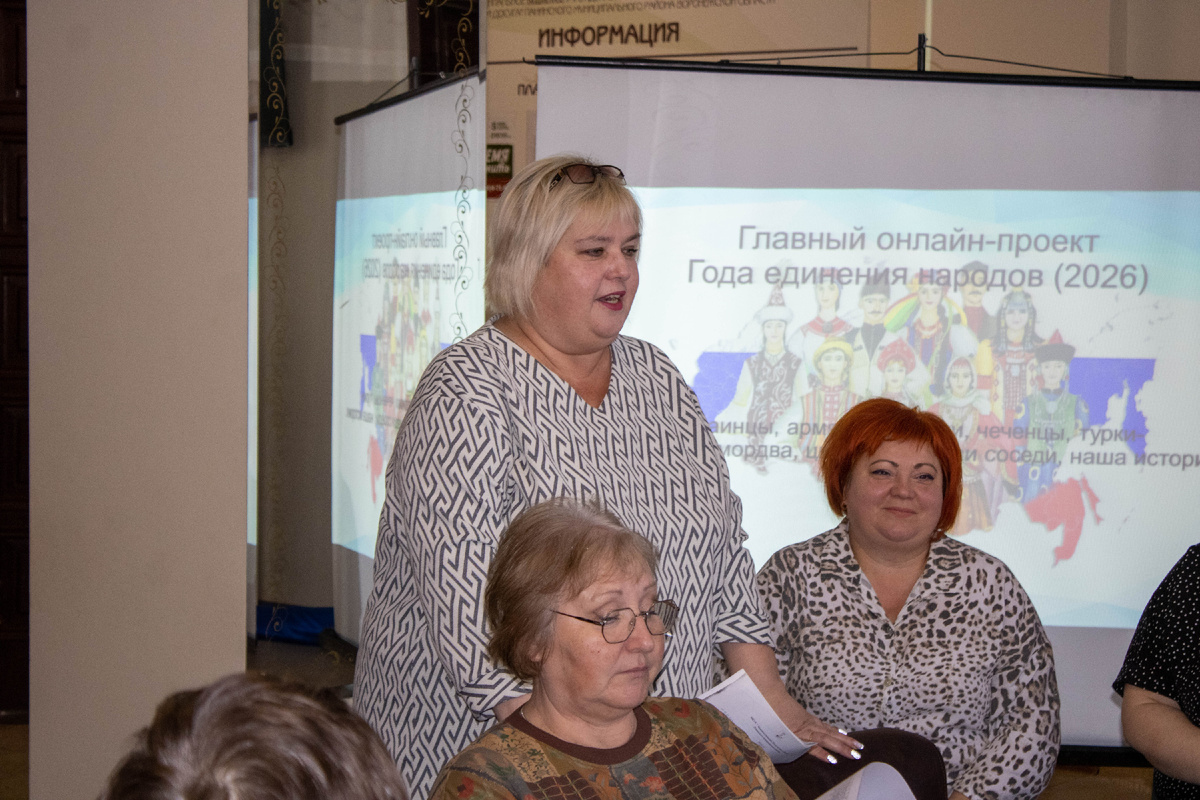 Руководитель народного вокального ансамбля «Русская песня» Л.В. Баранникова