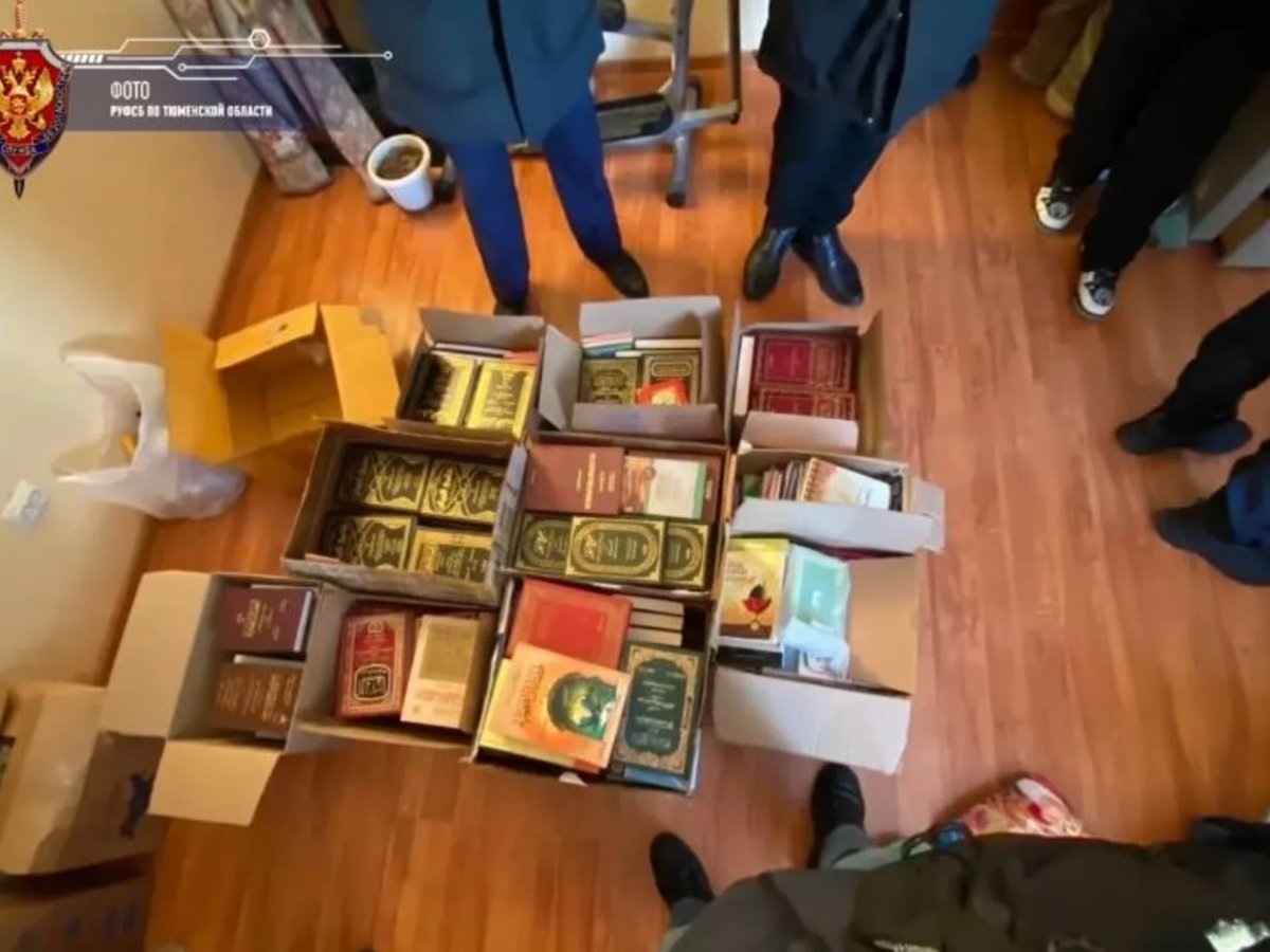    В квартире задержанного жителя Тарко-Сале нашли много литературы