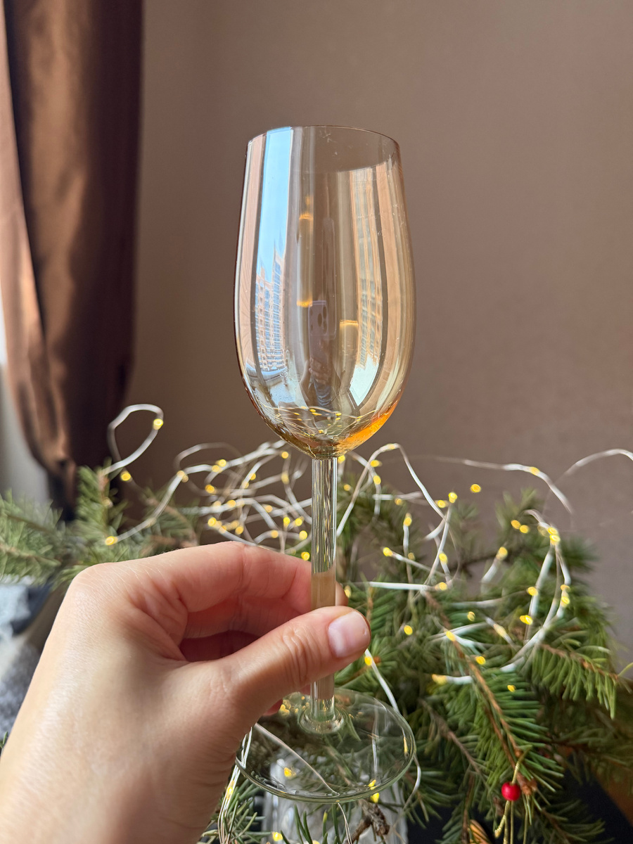 Мой Калининский фужер для шампанского из тончайшего стекла: сияющая карамельная чаша на прозрачной ножке!🥂✨
