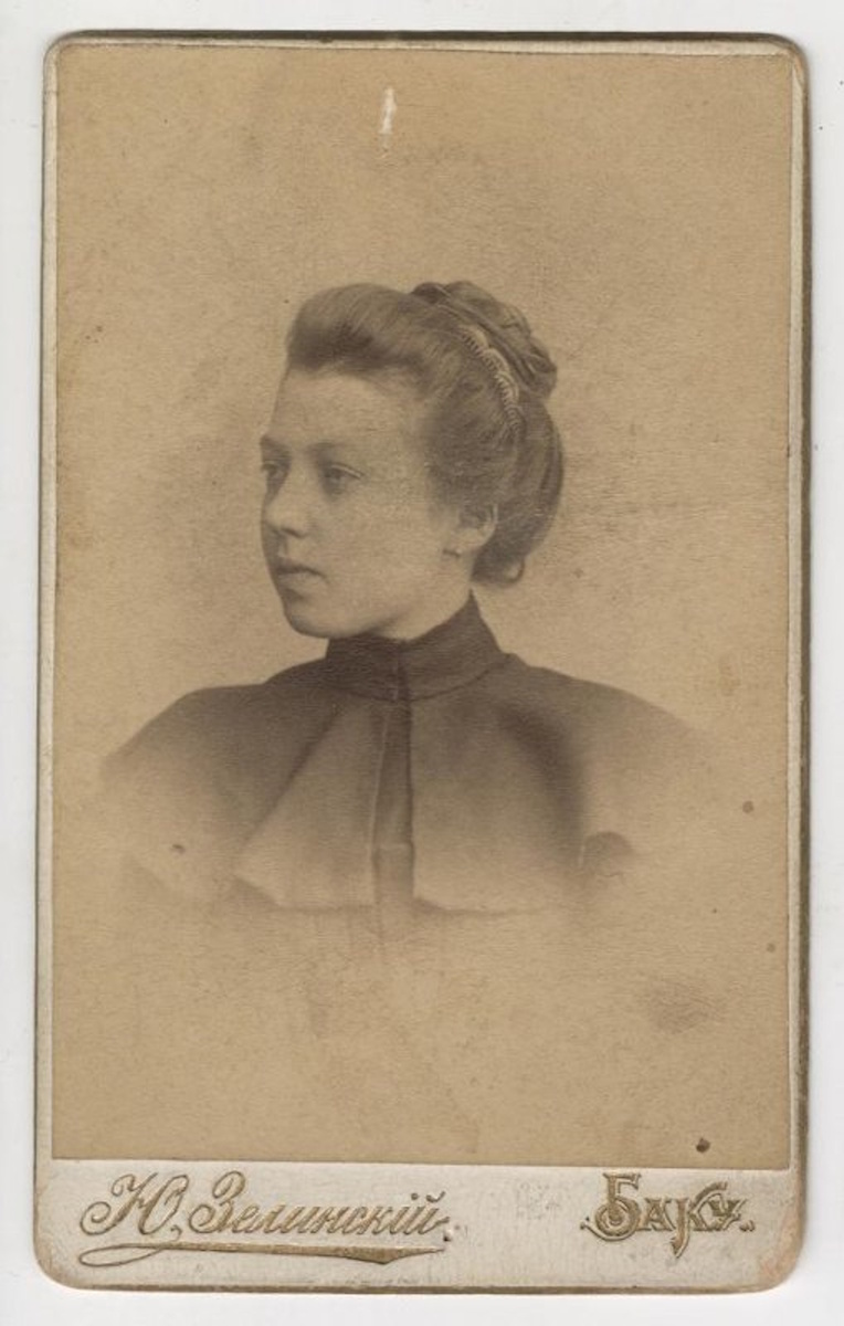 Портрет Капитолины Исидоровны Вышинской, супруги Прокурора СССР А.Я. Вышинского, 1907 год / Мультимедийный комплекс актуальных искусств, Москва / goskatalog.ru