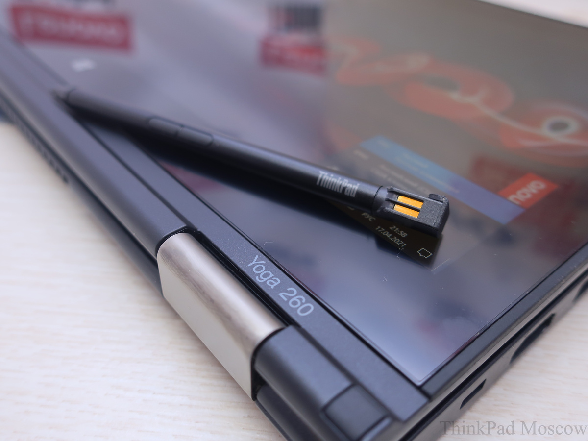 Название модели на рамке матрицы.