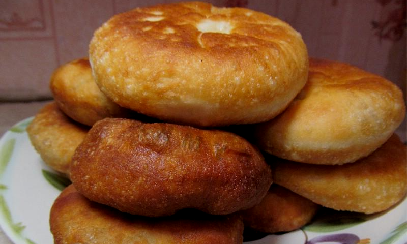 Домашние беляши с мясом на сковороде: секрет сочной начинки и хрустящей корочки