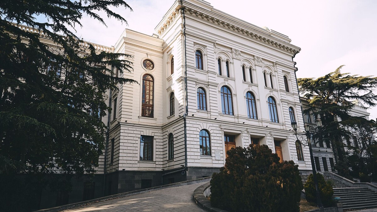 Главный корпус Тбилисского государственного университета имени И. Джавахишвили