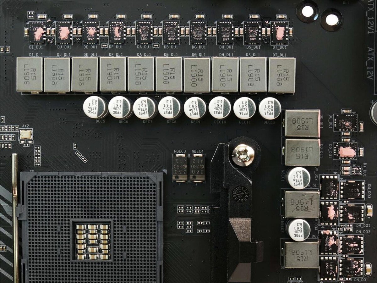Источник фото: https://upload.wikimedia.org/wikipedia/commons/1/13/Voltage_regulator_module_for_a_modern_Gigabyte_Aorus_X570_motherboard_running_on_socket_AM4.jpg