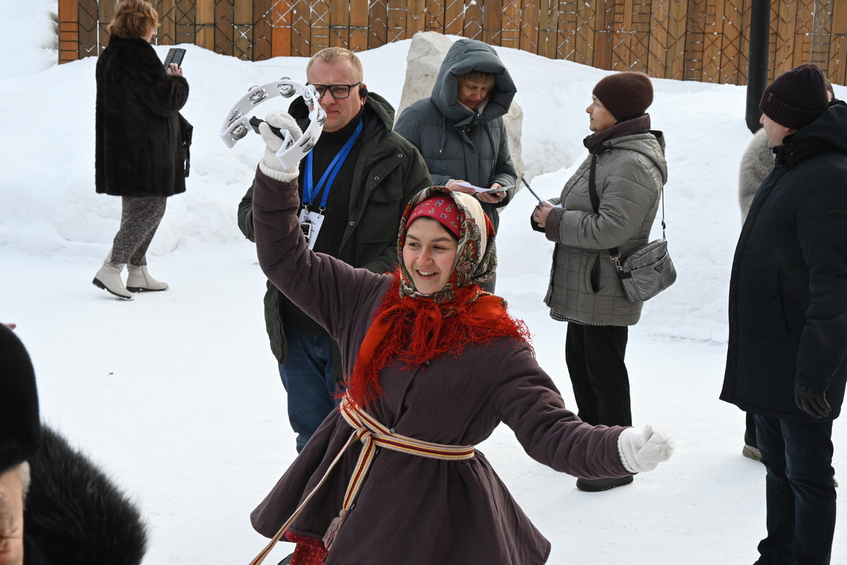     Бөрө ҡунаҡтарҙы ҡаршы алды