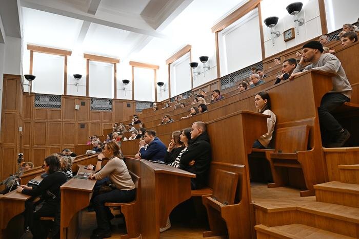 Обложка © Shutterstock / FOTODOM / Free Wind 2014