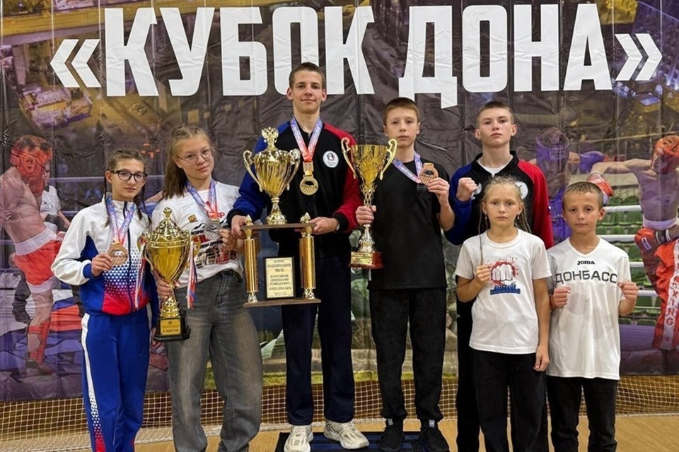    В 2025 году спортсмены Макеевки завоевали 91 золотую медаль по боевым искусствам. Фото: ТГ/Ключаров