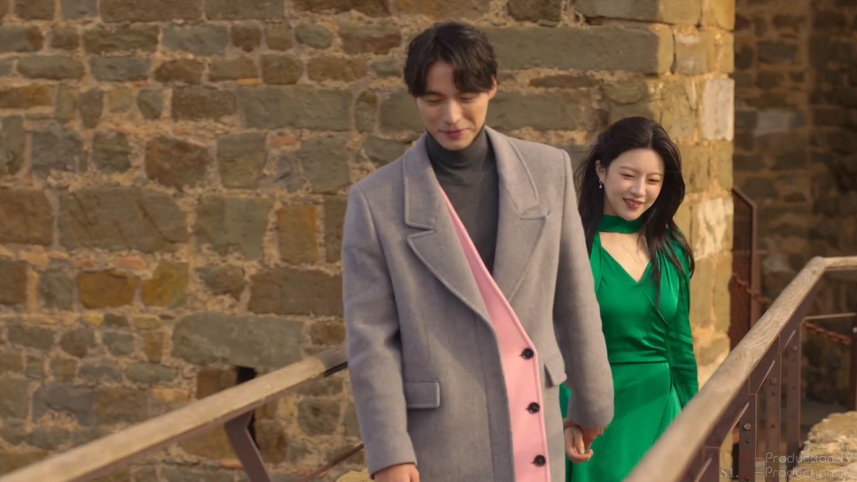 кадр из дорамы "Можно ли перевести эту любовь"