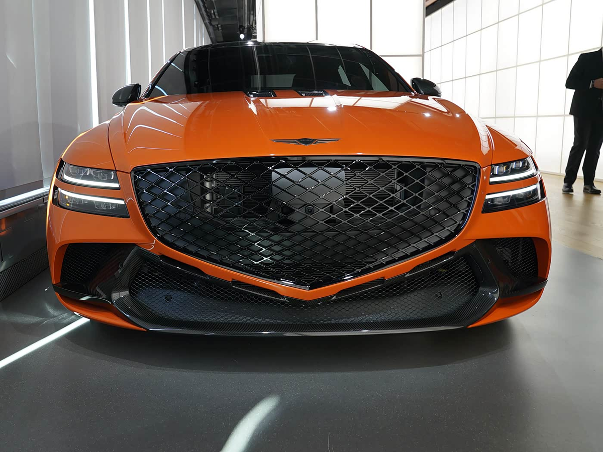 Передняя часть Genesis G80 Magma Special