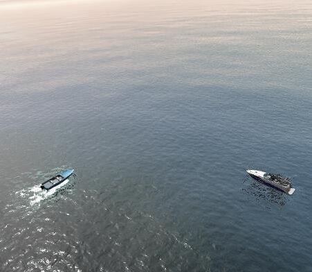 Если два маломерных моторных судна идут пересекающимися курсами так, что возникает опасность столкновения, какое судно должно уступить дорогу другому судну?