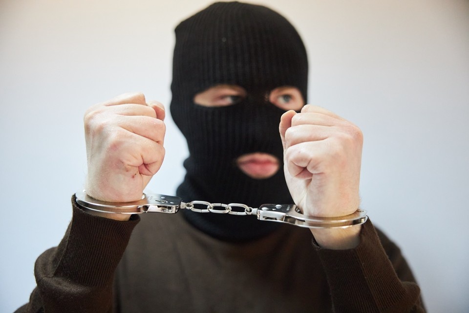    Двое подростков осуждены на шесть лет за поджог шкафов на МЖД Николай ОБЕРЕМЧЕНКО