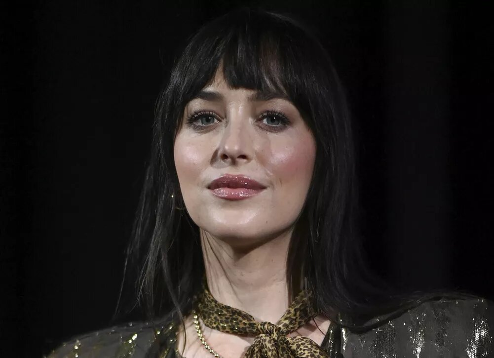    Дакота Джонсон, Кирстен Данст и другие селебрити на показе Valentino