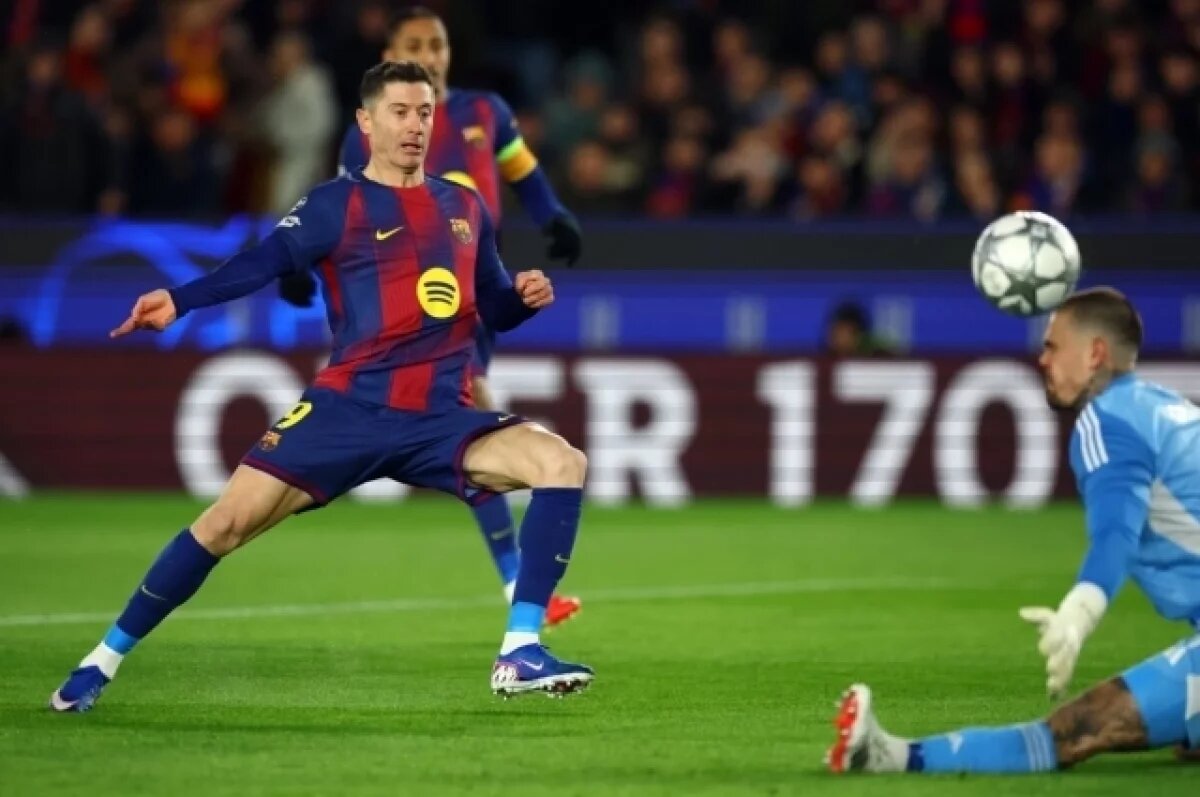    Польский футболист Левандовский повторил исторический рекорд Месси