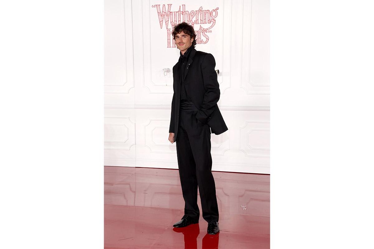 Tommaso Boddi / Getty Images📷Джейкоб Элорди в Bottega Veneta на премьере фильма «Грозовой перевал», 28 января 2026 года