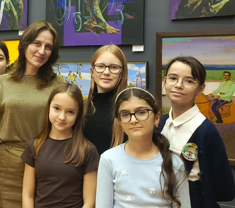 Преподаватель Анастасия Владимировна Прокопьева с учениками