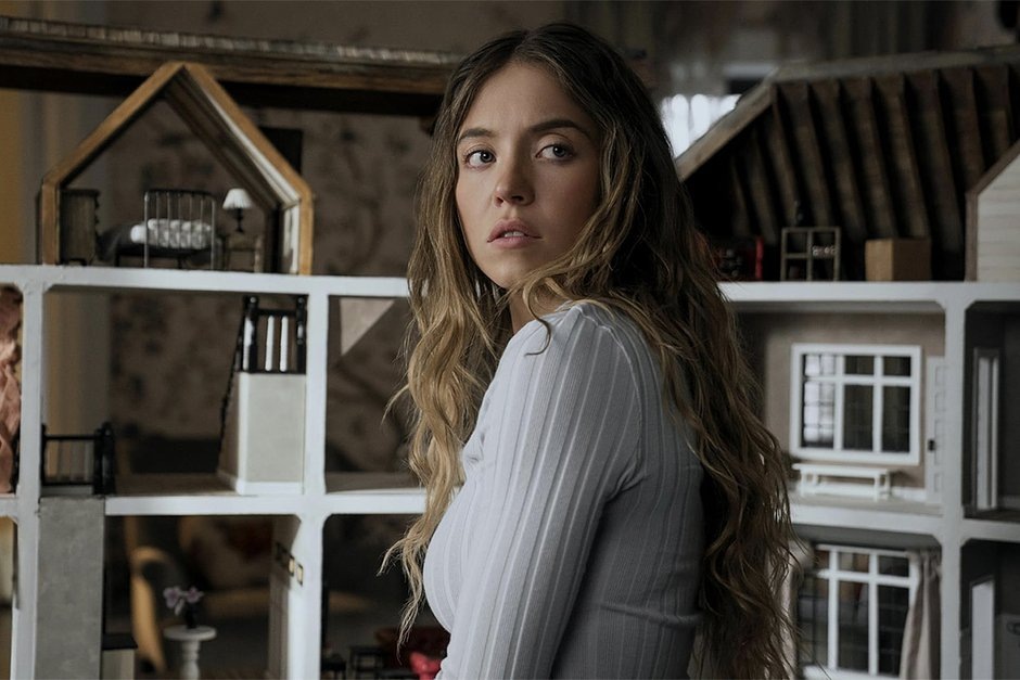 Кадр из фильма «Горничная» (2025)