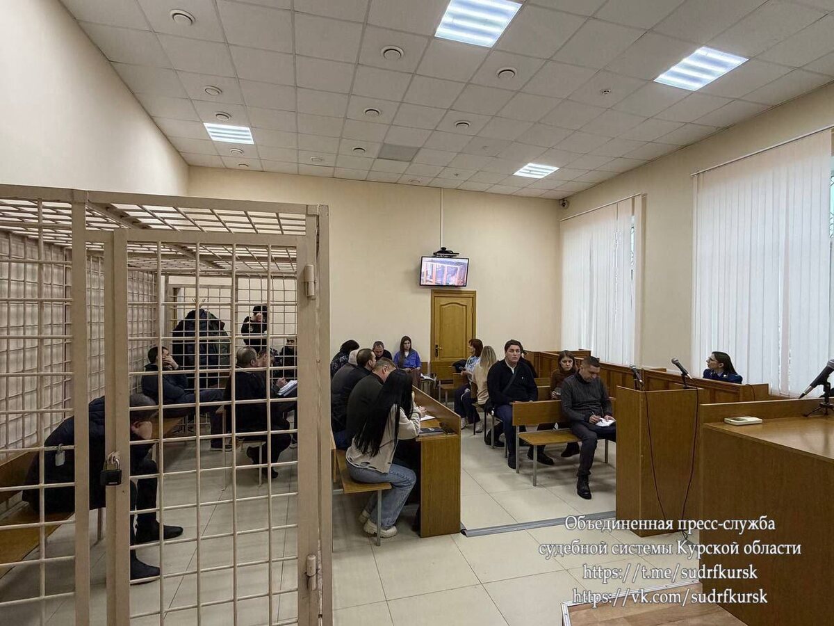 Внимание присутствующих привлекло не только содержание показаний, но и поведение экс-чиновника.