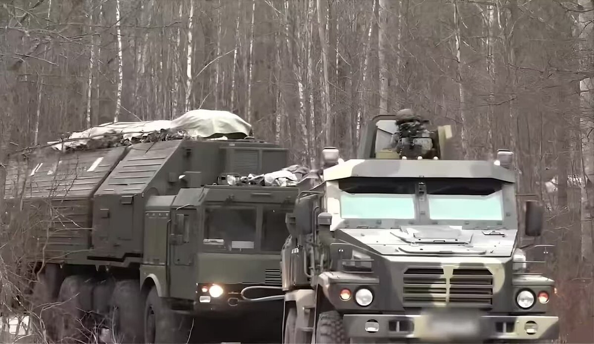   Машина из состава комплекса с БРСД «Орешник»